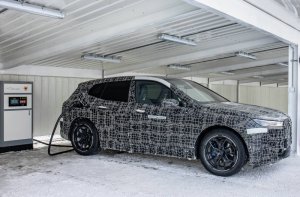 创新纯电动BMW iX原型车在牙克石进行冬季测试