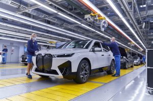 创新BMW iX已于德国丁格芬工厂正式投产，将于年内上市