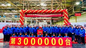 领航“中国芯”新时代！上汽乘用车南京基地发动机工厂第300万台发动机下线