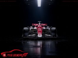 中国F1第一人周冠宇新座驾亮相 阿尔法罗密欧品牌焕新重启