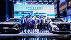 豪华家享旗舰双车 荣威全新RX9及iMAX8成都站上市