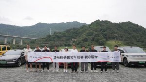 这一届高考家长送完孩子之后直接把车子改成了移动休息室