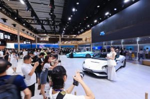 千匹马力破界而来！腾势Z燃爆成都车展，重塑全球超跑新秩序