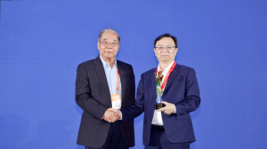 王传福荣获2026中国汽车工业最高荣誉“饶斌奖”